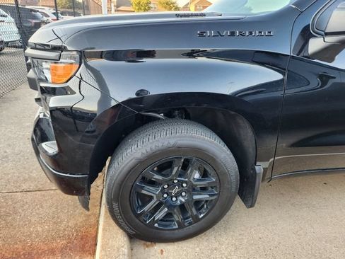 Used 2025 Chevrolet Silverado 1500 Custom w/ LPO, Dark Essentials Package AWD/4WD image 7