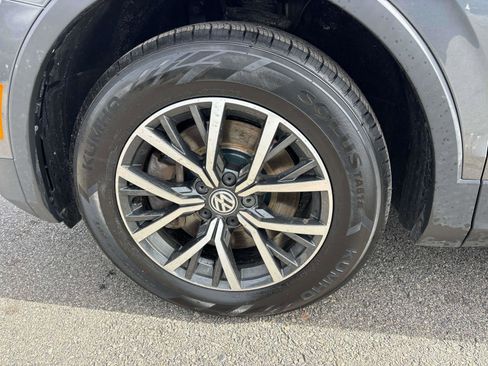 Used 2019 Volkswagen Tiguan SE w/ Panoramic Sunroof Package image 8