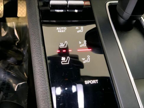 Used 2025 Porsche Macan image 37