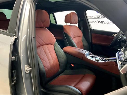 Used 2026 BMW X6 M60i image 9