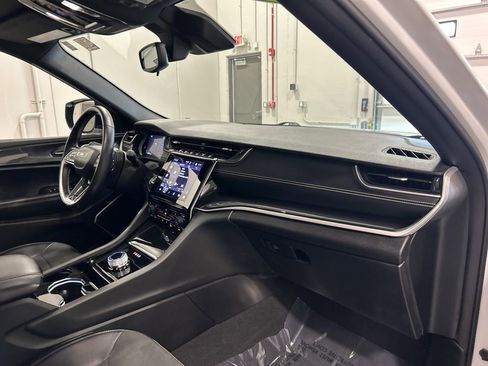 Used 2022 Jeep Grand Cherokee L Laredo image 37