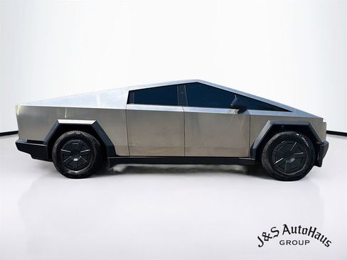 Used 2024 Tesla Cybertruck AWD Crew Cab image 8