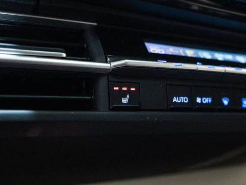 Used 2024 Toyota Sienna XLE FWD image 27