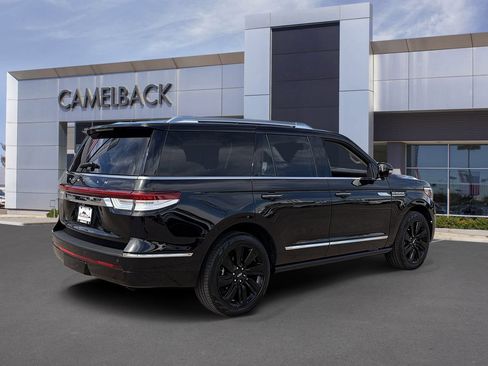 Used 2023 Lincoln Navigator Reserve AWD/4WD image 6