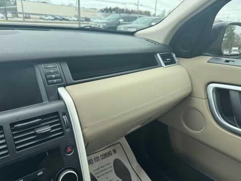 Used 2016 Land Rover Discovery Sport HSE image 16