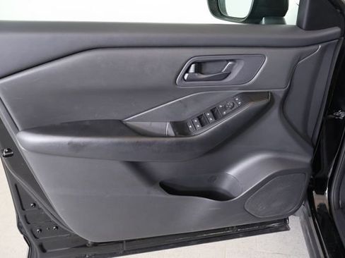 Used 2024 Nissan Rogue S AWD/4WD image 18