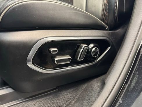 Used 2021 Jeep Grand Cherokee L Summit w/ Luxury Tech Group V AWD/4WD image 14
