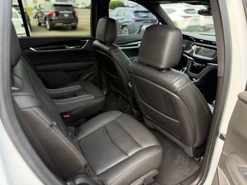 Used 2022 Cadillac XT6 Premium Luxury AWD/4WD image 10