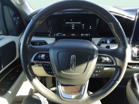 Used 2019 Lincoln Navigator L Reserve image 12