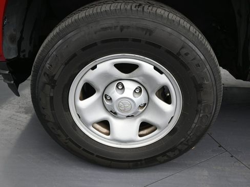Used 2022 Toyota Tacoma SR5 RWD image 9