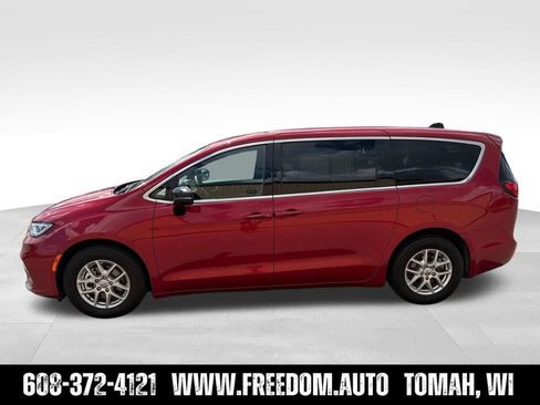 Used 2025 Chrysler Pacifica Select FWD image 3