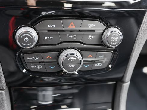 Used 2022 Chrysler 300 S image 27