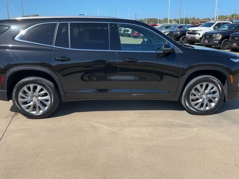 Used 2025 Buick Enclave Preferred image 8