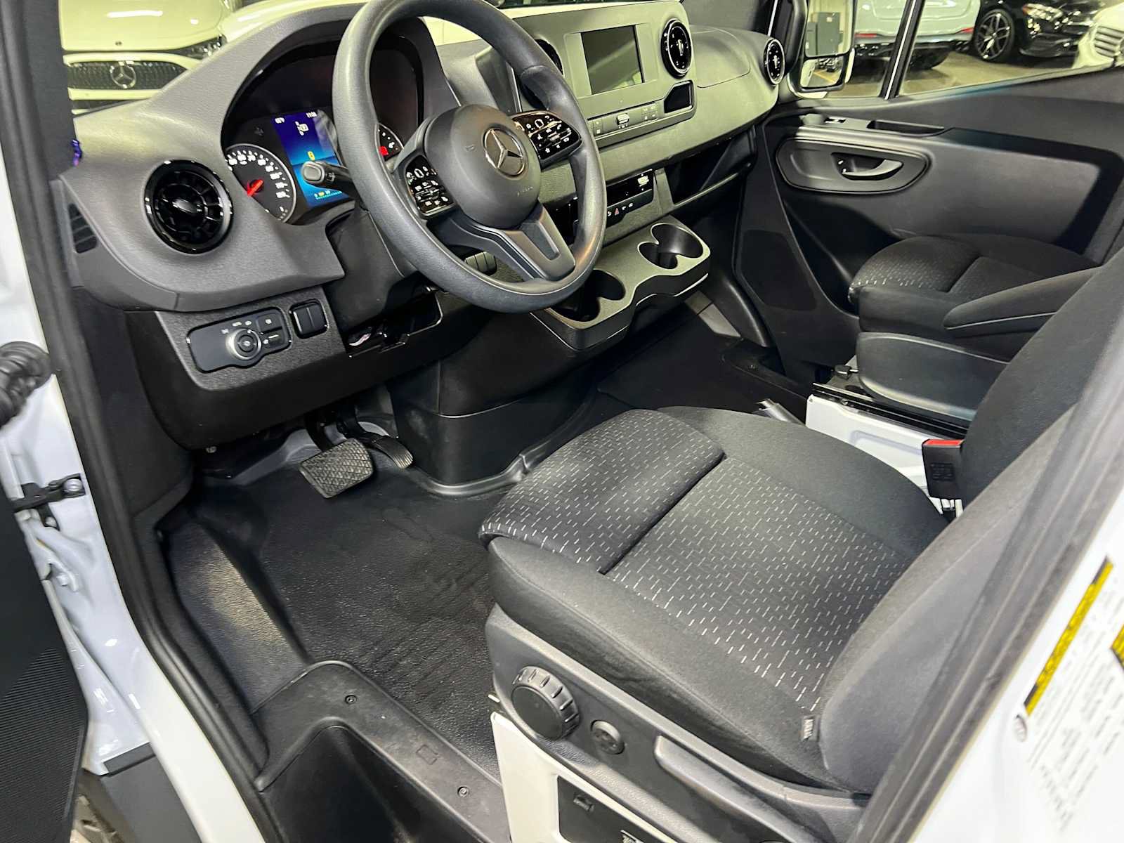 Used 2023 Mercedes-Benz Sprinter 2500 image 24