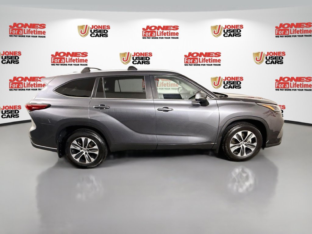 Used 2023 Toyota Highlander XLE FWD image 18