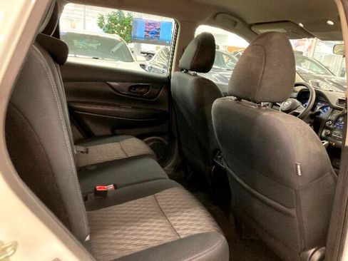 Used 2020 Nissan Rogue S image 11