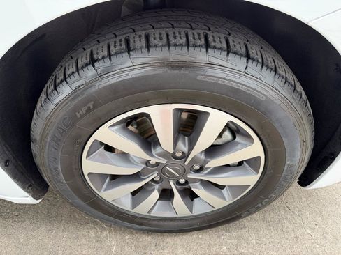 Used 2022 Chrysler Pacifica Touring-L FWD image 21