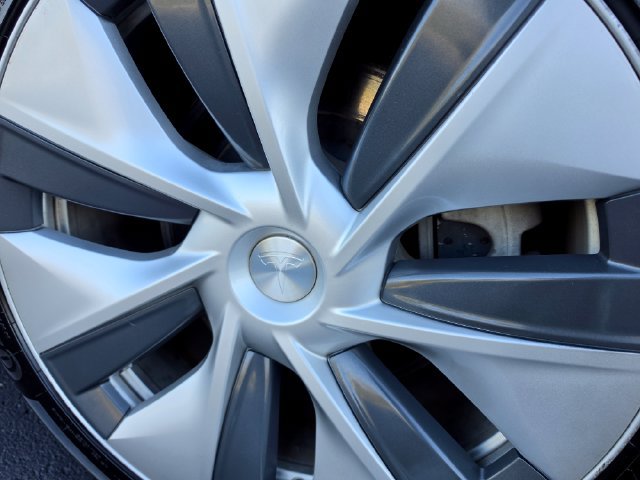 Used 2021 Tesla Model Y Long Range AWD/4WD image 22