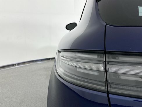 Certified 2025 Porsche Macan GTS AWD/4WD image 16
