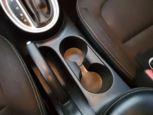 Used 2017 Kia Soul + image 20