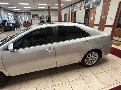 Used 2013 Toyota Camry XLE image 3