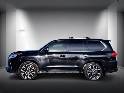 Used 2021 Lexus LX 570 4WD w/ 3rd Row & Luxury Pkg image 2