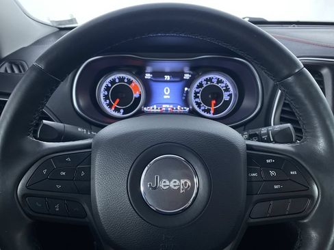 Used 2019 Jeep Cherokee Trailhawk w/ Comfort/Convenience Group AWD/4WD image 3
