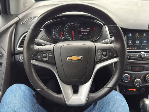 Used 2019 Chevrolet Trax LT w/ LT Convenience Package image 10