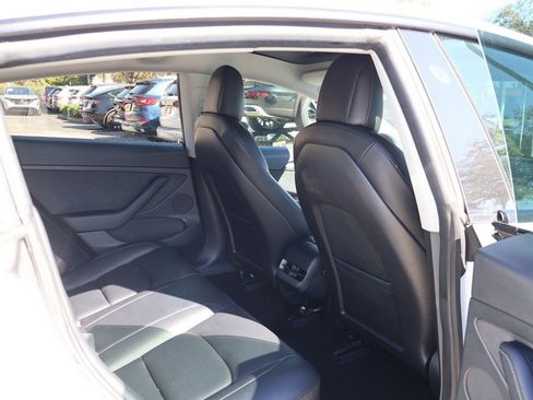 Used 2022 Tesla Model 3 Long Range image 37