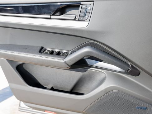 New 2025 Porsche Cayenne image 23