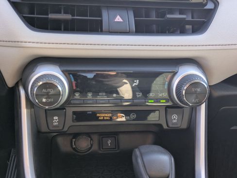 Used 2021 Toyota RAV4 XLE image 21