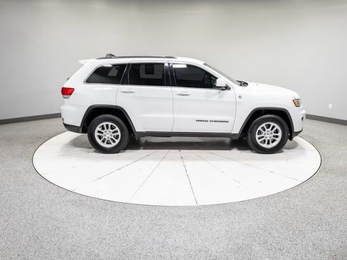 Used 2019 Jeep Grand Cherokee Laredo AWD/4WD image 6