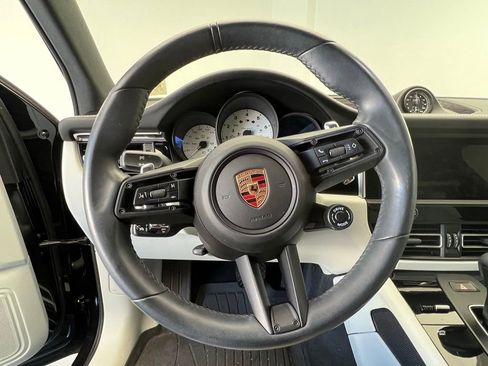 Certified 2024 Porsche Macan Turbo AWD/4WD image 7