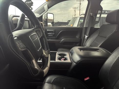Used 2017 GMC Sierra 2500 Denali w/ Duramax Plus Package AWD/4WD image 16