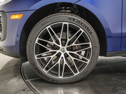 Certified 2024 Porsche Macan AWD/4WD image 13