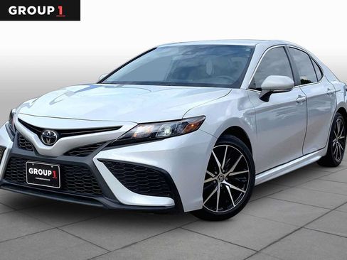 Used 2023 Toyota Camry SE FWD image 1