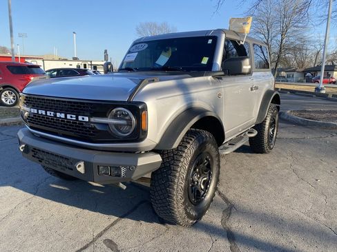 Used 2023 Ford Bronco Wildtrak image 3