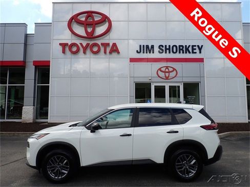 Used 2023 Nissan Rogue S image 1