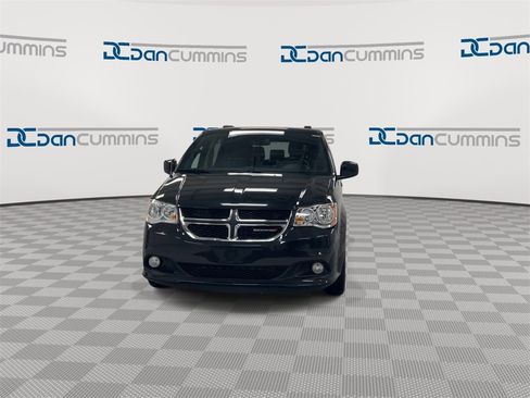 Used 2019 Dodge Grand Caravan SXT image 3