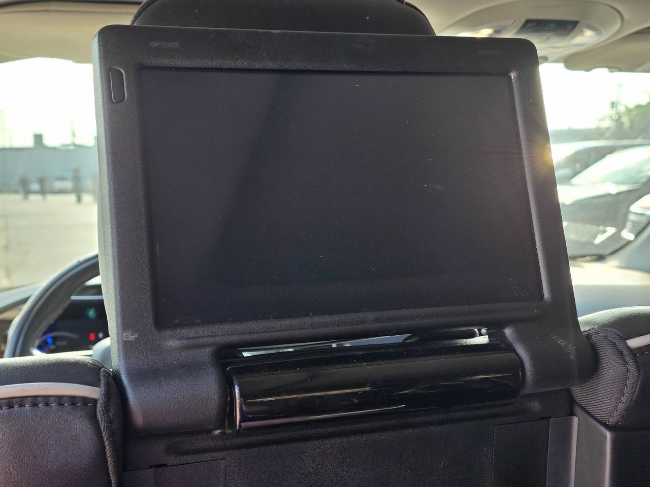 Used 2022 Chrysler Pacifica Limited w/ Uconnect Theater Family Group FWD image 26