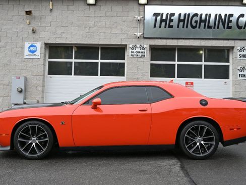 Used 2017 Dodge Challenger R/T Scat Pack RWD image 6
