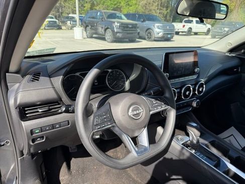 Used 2025 Nissan Sentra SV image 7