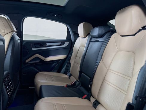 Used 2025 Porsche Cayenne Coupe image 8