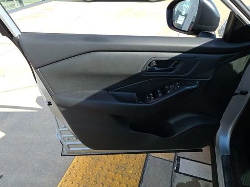 Used 2024 Nissan Rogue S image 11