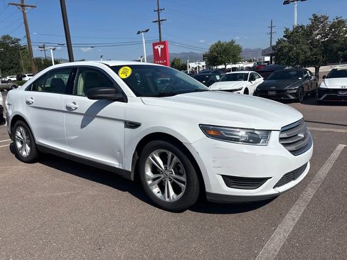 Used 2018 Ford Taurus SE FWD image 9