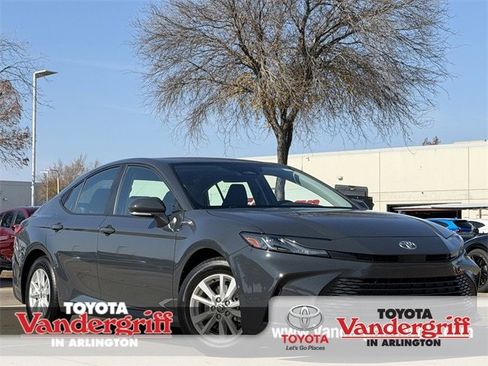 Certified 2025 Toyota Camry LE image 1