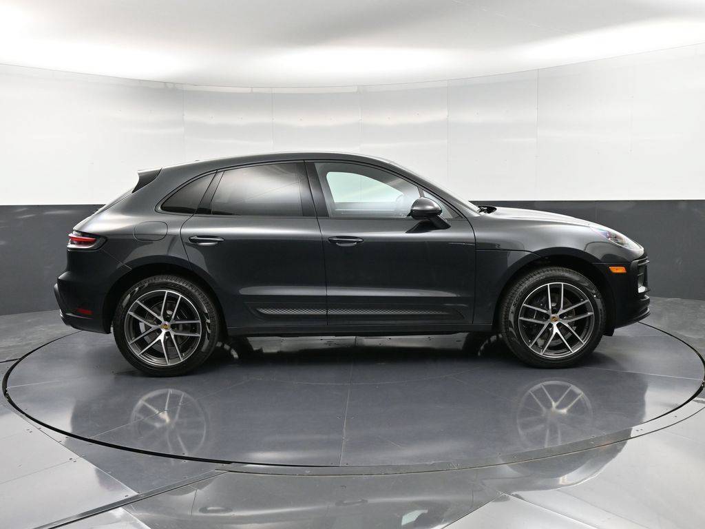 Certified 2026 Porsche Macan AWD/4WD image 9