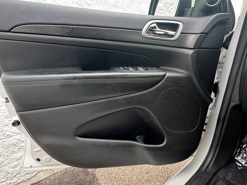 Used 2018 Jeep Grand Cherokee Altitude AWD/4WD image 18