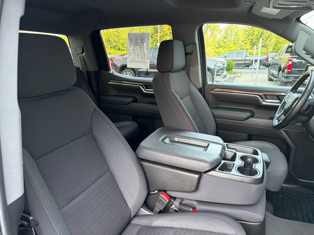 Used 2025 Chevrolet Silverado 1500 LT AWD/4WD image 27