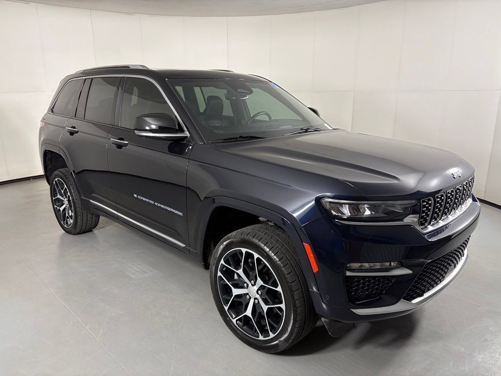 Used 2023 Jeep Grand Cherokee Summit AWD/4WD image 2